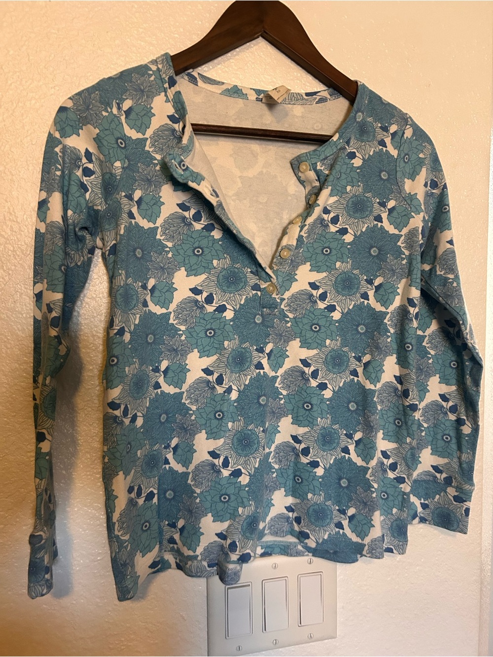 kate quinn Blue & White Floral Top
